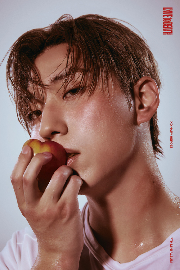 &apos;컴백&apos; 엑스디너리 히어로즈 정수·건일, 신비로운 무드+강렬 비주얼