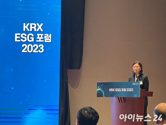 윤재숙 한국거래소 부장이 31일 오후 서울 영등포구 여의도 한국거래소에서 열린 'KRX ESG포럼 2023'에서 발표를 하고 있다. [사진=김지영 기자]