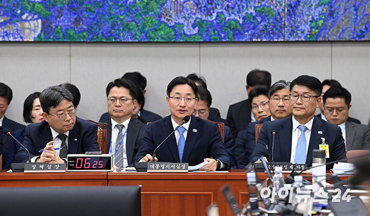 국민의힘 김태규 의원이 30일 국회 운영위원회에서 열린 국회사무처 등에 대한 국정감사에서 한병도 위원장의 의사진행에 항의하고 있다. 2026.10.30 [사진=연합뉴스]