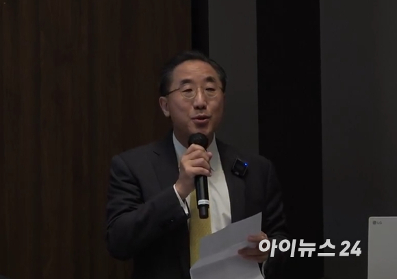 이남우 한국기업거버넌스포럼 회장이 7일 서울 영등포구 한경협 컨퍼런스센터에서 열린 세미나에서 모두발언을 하고 있다. [사진=박지은 기자 ]