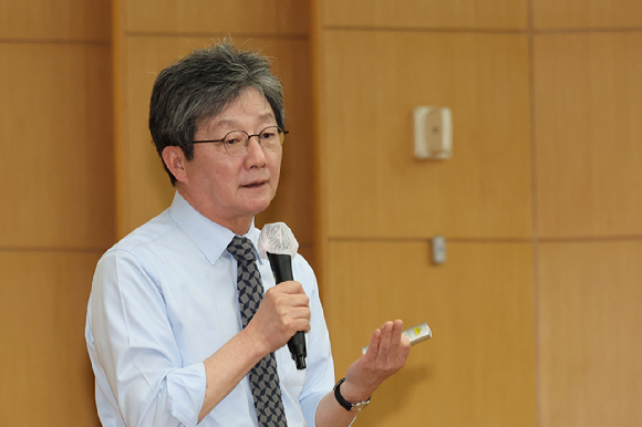 유승민 전 국민의힘 의원이 지난 5월 서울 서대문구 연세대학교에서 강의를 하고 있다. [사진=뉴시스]