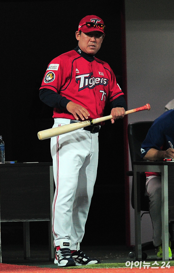 조계현 전 KIA 타이거즈 단장이 기존 KBO 기술위원회를 재편한 전력강화위원회 초대 위원장을 맡게 됐다. 사진은 KIA 코치 시절 조 전 단장이다. [사진=아이뉴스24 포토 DB]