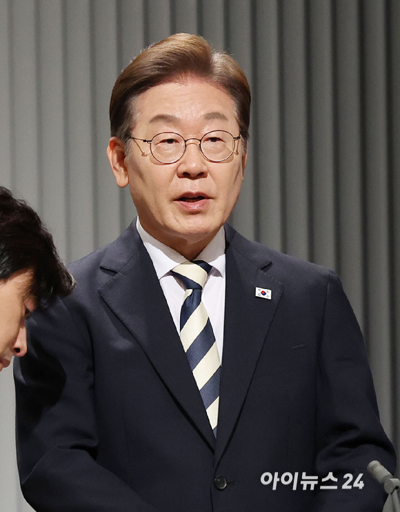이재명 더불어민주당 대선 후보가 23일 서울 영등포구 KBS본관 스튜디오에서 열린 중앙선거방송토론위원회 주관 제21대 대통령선거 2차 후보자토론회에서 발언하고 있다. [사진=국회사진기자단]