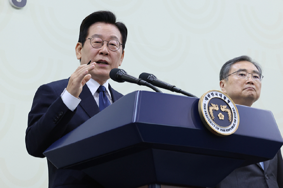 이재명 대통령이 1일 경주화백컨벤션센터(HICO)에서 열린 2025 아시아태평양경제협력체(APEC) 정상회의 기자회견에서 발언하고 있다. 2025.11.1 [사진=연합뉴스]