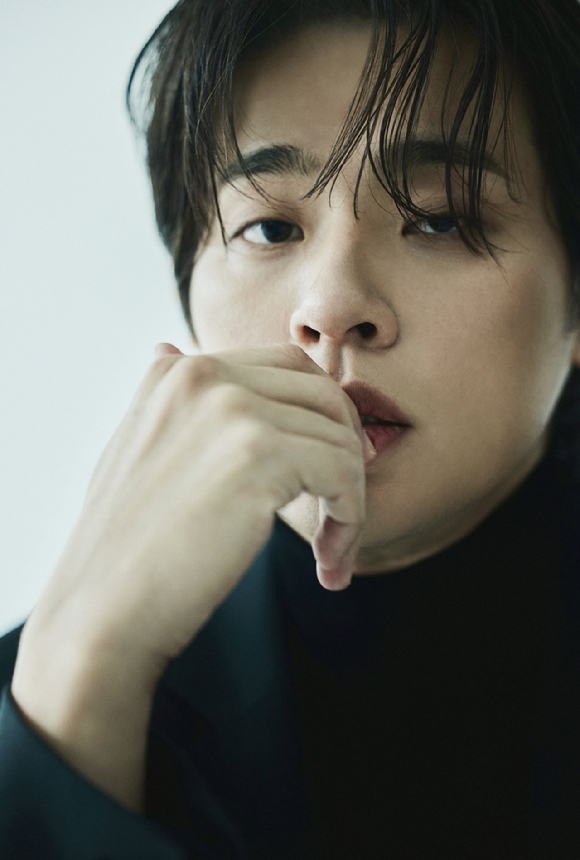 배우 박정민이 영화 '밀수'(감독 류승완) 인터뷰에 앞서 포즈를 취하고 있다. [사진=샘컴퍼니]