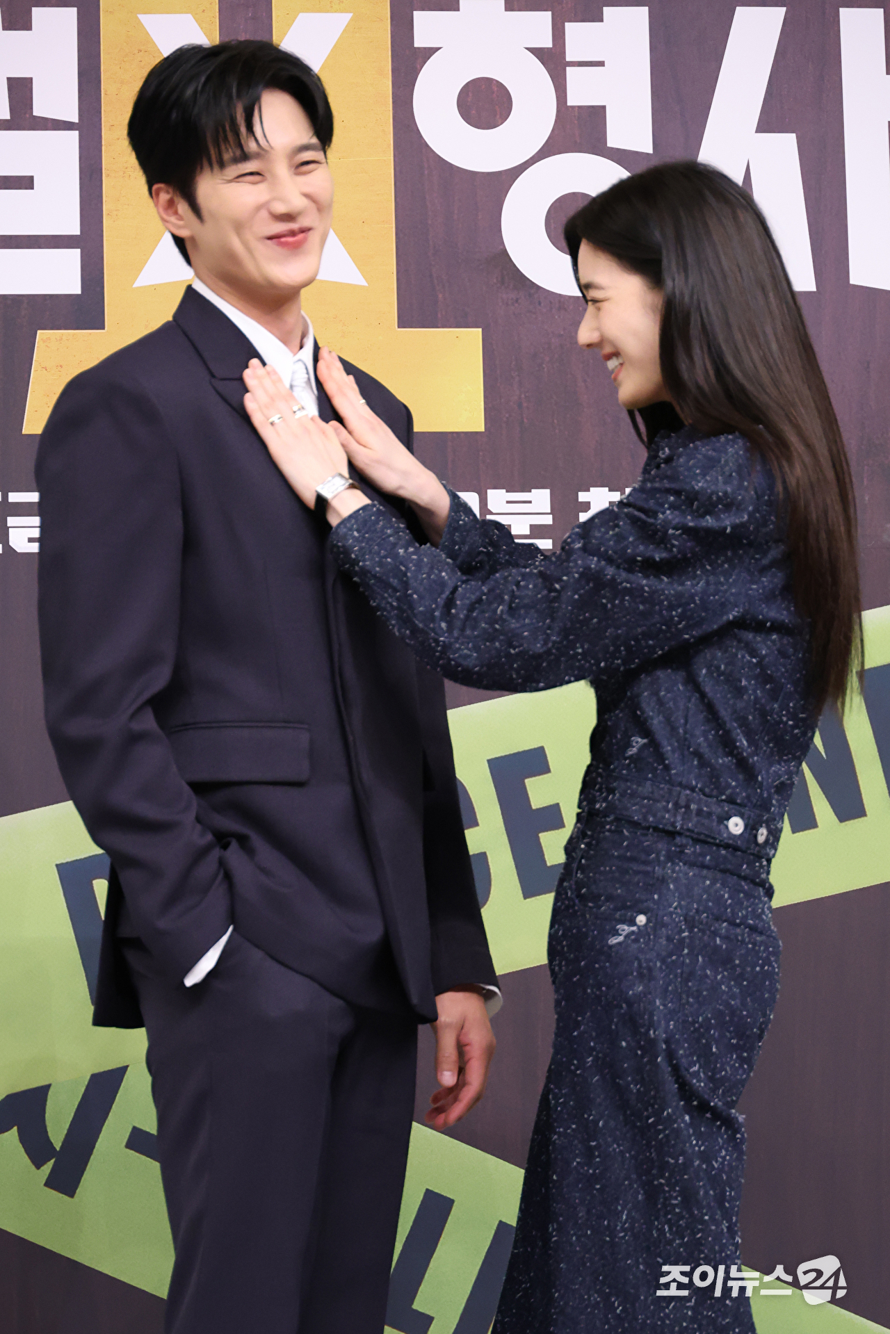 배우 안보현, 정은채가 4일 오전 서울 양천구 목동 SBS에서 진행된 SBS 새 금토드라마 '재벌X형사2' 제작발표회에 참석해 포즈를 취하고 있다. [사진=문수지 기자]