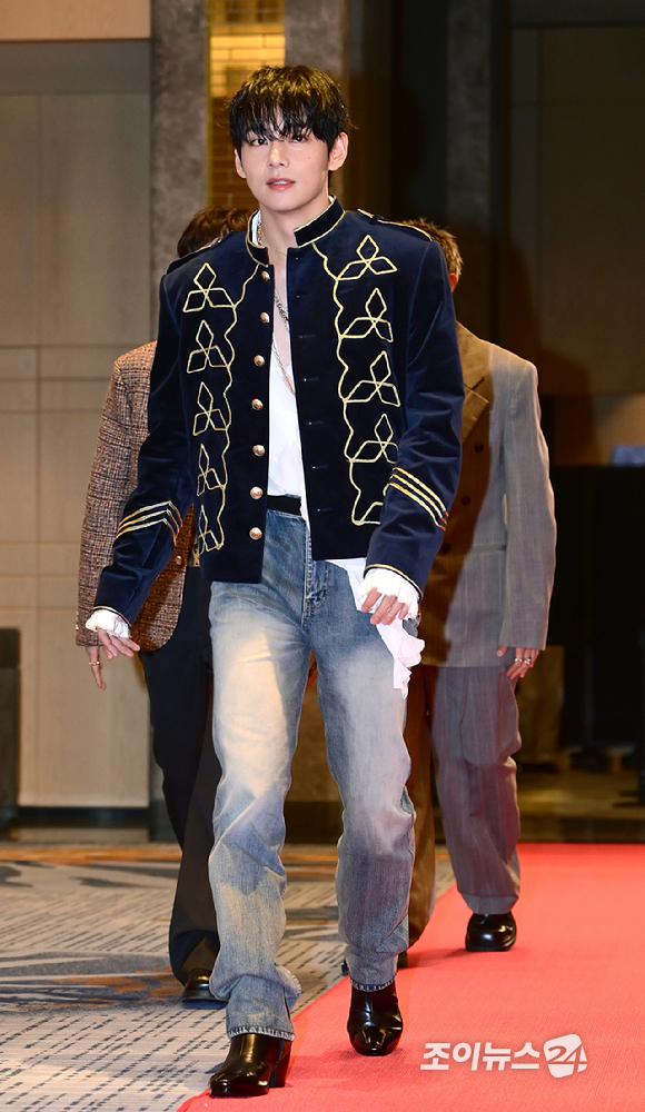 그룹 방탄소년단(BTS) 뷔가 15일 오후 서울 종로구 포시즌스 호텔에서 열린 제20회 유방암 인식 항상 캠페인 자선 행사 'LOVR YOUR'에 참석하고 있다. [사진=정소희 기자]