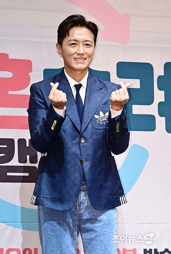 배우 진태현이 13일 오전 서울 신도림 라마다호텔에서 열린 JTBC 새 예능 '이혼숙려캠프' 제작발표회에서 포토타임을 갖고 있다. [사진=곽영래 기자]