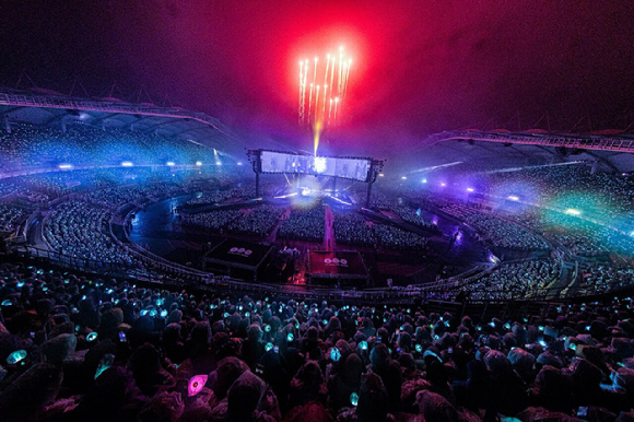 방탄소년단(BTS)이 지난 9일부터 경기도 고양종합운동장 주경기장에서 새 월드투어 '아리랑'을 진행 중인 가운데, 11일 입장용 팔찌 500개가 사라져 경찰이 수사에 착수했다. [사진=연합뉴스]