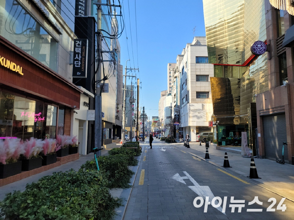 배우 최시원이 지난달 4일 서울 광진구 자양동 롯데시네마 건대입구점에서 열린 영화 '로비'(감독 하정우) 제작보고회에 참석하고 있다. [사진=정소희 기자]