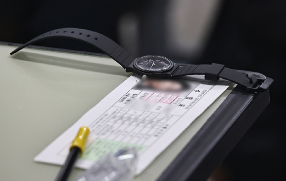 유통업계는 수험표를 지참한 수능 수험생을 위한 다양한 프로모션을 진행한다. [사진=연합뉴스]