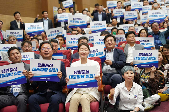 조희대 대법원장이 1일 오후 서울 서초구 대법원 대법정에서 이재명 더불어민주당 대선 후보의 공직선거법 위반 사건 상고심 선고를 준비하고 있다. [사진=사진공동취재단]