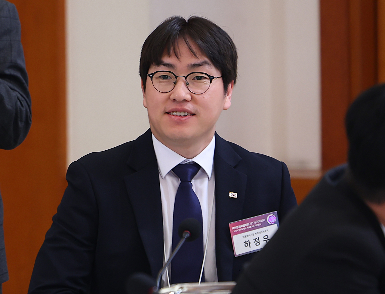 하정우 AI미래기획수석이 9일 청와대에서 열린 국민경제자문회의 제1차 전체 회의에 참석해 있다. 2026.4.9 [사진=연합뉴스]