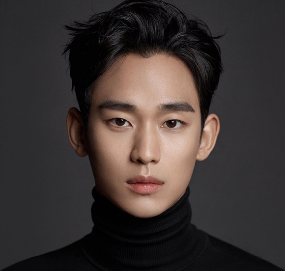배우 김수현이 지난해 3월 31일 오후 서울 마포구 상암동 스탠포드호텔 서울에서 열린 기자회견에 참석하고 있다. [사진=곽영래 기자]