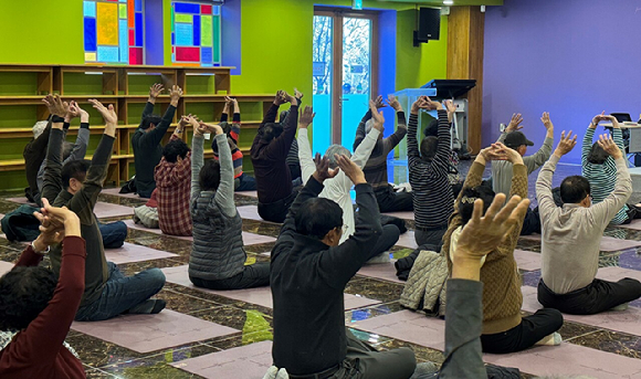 7일 국립산림치유원에서 광업 전직 근로자와 폐광지역 주민이 산림치유프로그램에 참여하고 있다. [사진=한국산림복지진흥원 ]