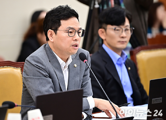 박정훈 국민의힘 의원이 국회에서 열린 과학기술정보방송통신위원회의 국정감사에서 질의를 하고 있다. [사진=곽영래 기자]