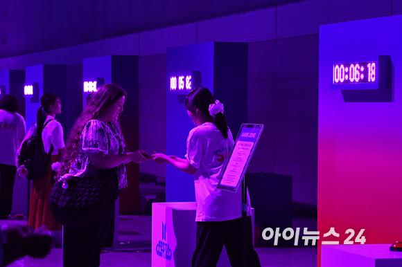 방탄소년단(BTS)과 아미(ARMY, 팬덤명)의 특별한 축제 'BTS FESTA'가 13일 경기도 고양시 킨텍스에서 진행되고 있다. [사진=문수지 기자]