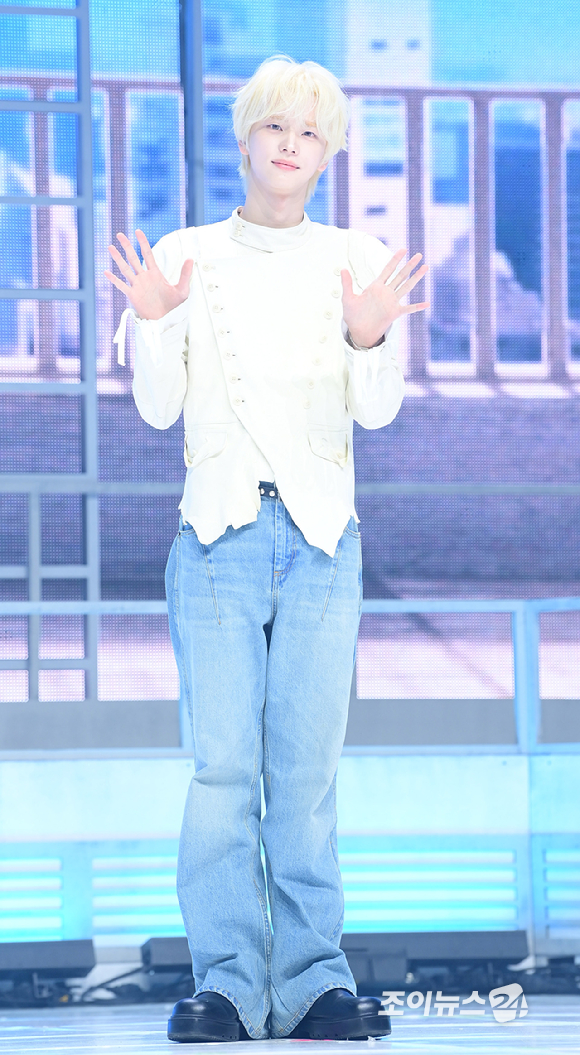 그룹 투어스 신유가 27일 오후 서울 광진구 광장동 예스24라이브홀에서 열린 투어스(TWS) 미니 5집 'NO TRAGEDY' 발매 기념 쇼케이스에서 참석하고 있다. [사진=정소희 기자]