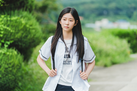 배우 김민주가 JTBC 금요시리즈 '샤이닝'에서 열연하고 있다. [사진=SLL, 카카오엔터테인먼트]