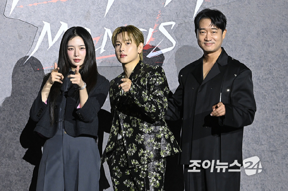 배우 박규영, 임시완, 조우진이 25일 오후 서울 광진구 자양동 롯데시네마 건대입구점에서 열린 넷플릭스 영화 '사마귀'(감독 이태성) 제작보고회에 참석해 포즈를 취하고 있다. [사진=문수지 기자]