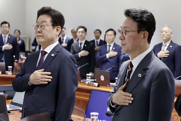 이재명 대통령이 5일 서울 용산 대통령실 청사에서 열린 국무회의에서 의사봉을 두드리며 개회 선언을 하고 있다. 2025.7.5 [사진=연합뉴스]