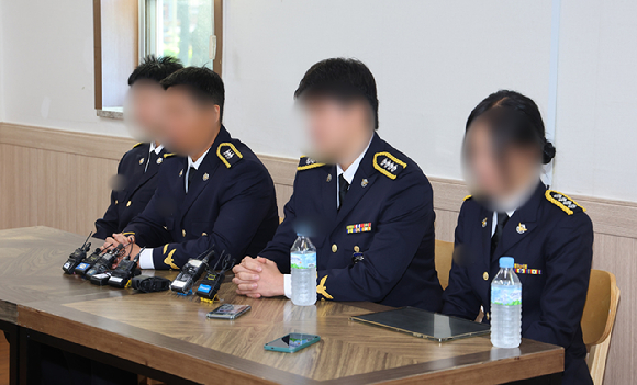 지난 11일 인천 동구의 한 장례식장에 갯벌 고립 노인에 구명조끼 벗어주고 숨진 해경 고(故) 이재석 경장 빈소가 마련되어 있다. [사진=연합뉴스]