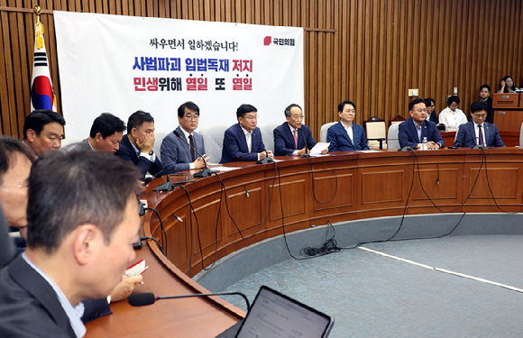 추경호 국민의힘 원내대표가 12일 오전 서울 여의도 국회에서 열린 원내대책회의에서 발언을 하고 있다.  [사진=뉴시스]