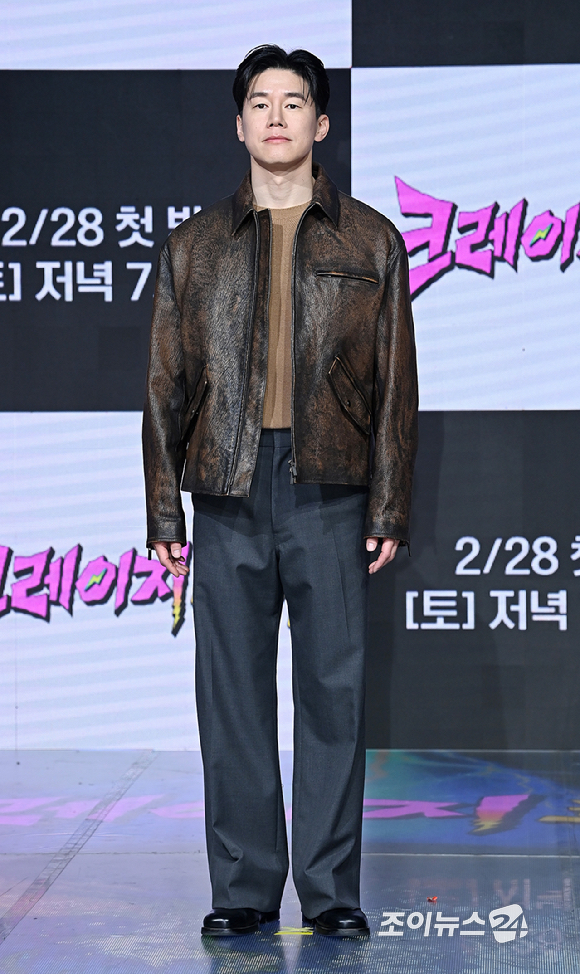 배우 김무열이 27일 오후 서울 마포구 상암동 쇼킹케이팝센터에서 열린 ENA '크레이지 투어'의 제작발표회에서 포즈를 취하고 있다. [사진=곽영래 기자]