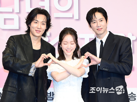 [종합] '미혼남녀' 박성훈, 로맨스퀸 한지민 만났다⋯논란 벗고 '로코킹' 될까