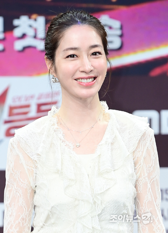 배우 이민정이 11일 오전 서울 마포구 상암동 MBC에서 열린 MBC 새 오디션 예능프로그램 '1등들' 제작발표회에 참석하고 있다. [사진=정소희 기자]