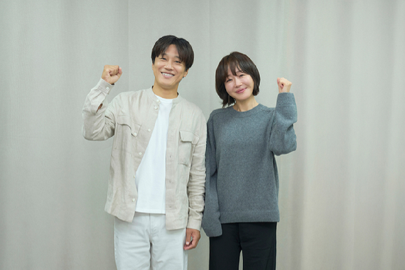 배우 차태현, 엄지원이 넷플릭스 영화 '복직경찰'에 출연한다. [사진=넷플릭스]
