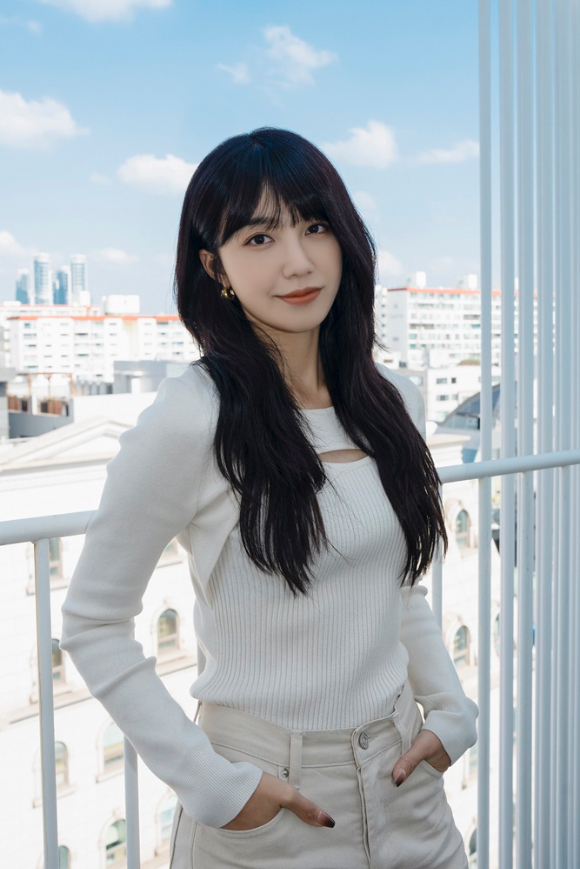 그룹 에이핑크의 멤버 겸 배우 정은지에게 수백 차례 메시지를 보내고 실시간으로 목적지를 쫓거나, 집까지 찾아간 50대 여성이 집행유예를 선고받았다. 사진은 정은지. [사진=IST엔터테인먼트]