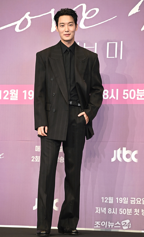 배우 장률이 18일 서울 구로구 더 링크 서울 호텔에서 열린 JTBC 새 금요시리즈 '러브 미' 제작발표회에서 포즈를 취하고 있다. [사진=곽영래 기자]