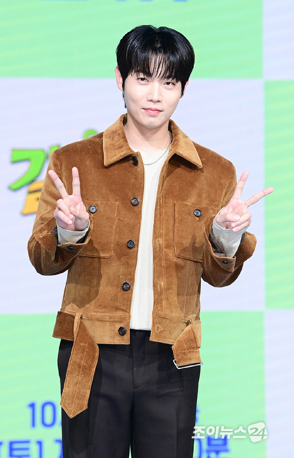 가수 손태진이 16일 오전 서울 마포구 쇼킹케이팝센터에서 열린 ENA 예능 프로그램 '길치라도 괜찮아' 제작발표회에 참석하고 있다. [사진=정소희 기자]