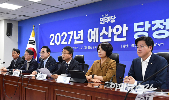 한병도 더불어민주당 당대표 직무대행 겸 원내대표가 21일 서울 여의도 국회 의원회관에서 열린 2027년 예산안 당정협의에서 발언하고 있다. [사진=곽영래 기자]