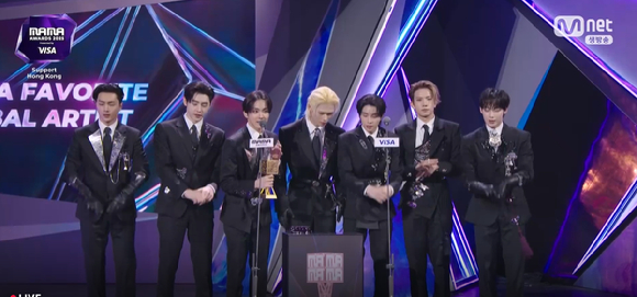 [2025 MAMA] 엔하이픈, 페이보릿 글로벌 아티스트 수상 &apos;2관왕&apos;⋯&quot;위로 주고파&quot;