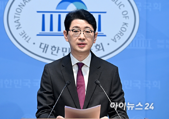 주진우 국민의힘 의원이 14일 서울 여의도 국회 소통관에서 정원오 더불어민주당 서울시장 후보자 주폭 피해자 관련 추가제보도 기자회견을 하고 있다. [사진=곽영래 기자]