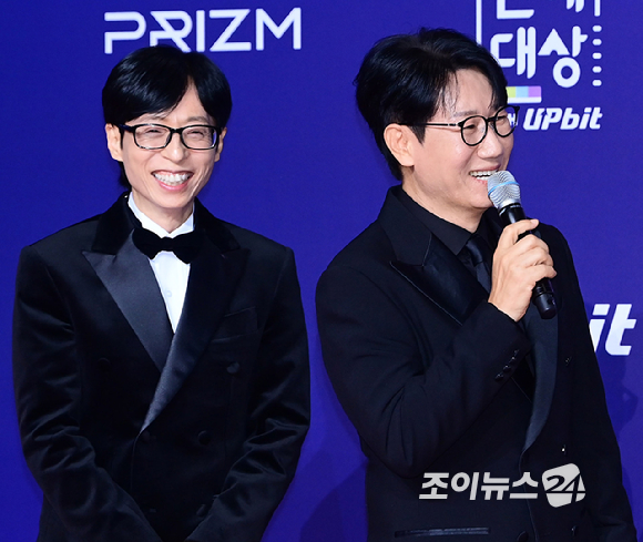 '런닝맨' 유재석-지석진-송지효가 30일 오후 서울 마포구 상암동 SBS 프리즘타워에서 열린&nbsp;2025 SBS 연예대상&nbsp;레드카펫 행사에 참석하고 있다. [사진=정소희 기자]