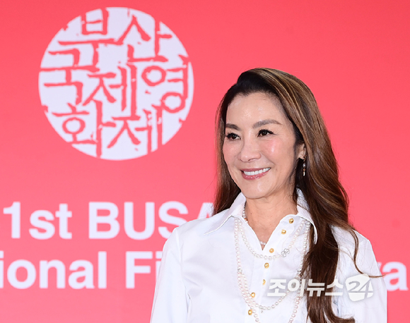 배우 양지경이 7일 부산 해운대구 영화의전당에서 열린 제31회 부산국제영화제 아시아영화인상 갈라 프레젠테이션 '우리 할머니는 큐브왕' 행사를 갖고 있다. [사진=정소희 기자]