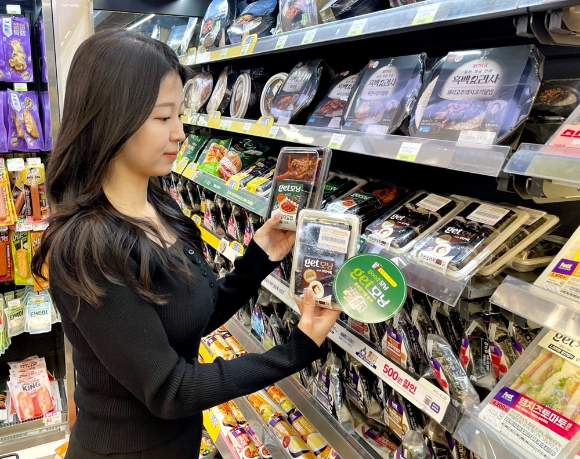 CU가 고물가 시대에 고객들의 끼니 부담을 낮추기 위해 이달 도시락 등 간편식 전 상품을 대상으로 아침, 주말 50% 할인 프로모션을 진행한다. [사진=CU]