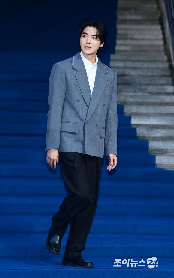 배우 서재우가 3일 오후 서울 동대문디자인플라자(DDP)에서 진행된 '2026 F/W 서울패션위크(SFW)' 오프닝 쇼 뮌 컬렉션 포토월 행사에 참석하고 있다. [사진=정소희 기자]