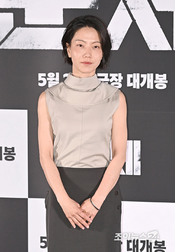 배우 김신록이 20일 오후 서울 용산구 CGV 용산아이파크몰에서 영화 '군체' 언론 시사회에서 포토타임을 갖고 있다. [사진=곽영래 기자]