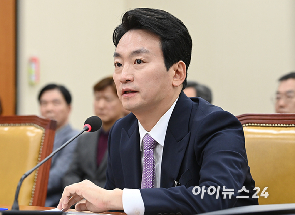 박장범 한국방송공사 사장 후보자가 19일 오전 서울 여의도 국회 과학기술정보방송통신위원회에서 열린 인사청문회에서 의원 질의에 답하고 있다. [사진=곽영래 기자]