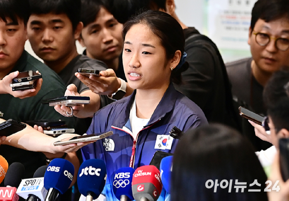 2024 파리올림픽 배드민턴 여자 단식에서 금메달을 딴 안세영이 지난 7일 오후 인천국제공항을 통해 귀국했다. [사진=곽영래 기자]