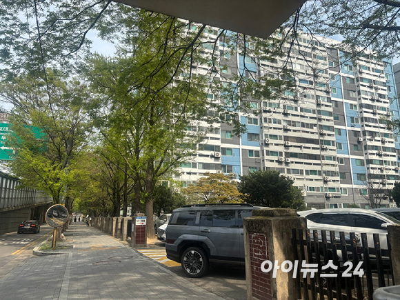 여의도 '시범 아파트' 전경. 2026.04.14. [사진=김민지 기자]