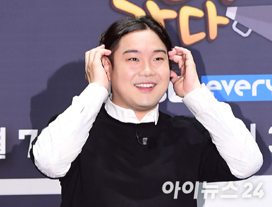 가수 유재환이 지난 2016년 서울 청담동 일지아트홀에서 열린 종합편성채널 JTBC 예능 '싱포유' 제작발표회에 참석하고 있다. [사진=아이뉴스24포토DB]