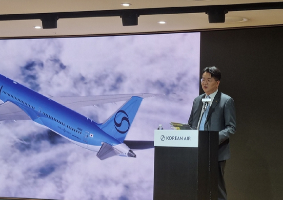 대한항공 신규 CI를 발표하고 있는 조원태 한진그룹 회장. [사진=아이뉴스24 DB]