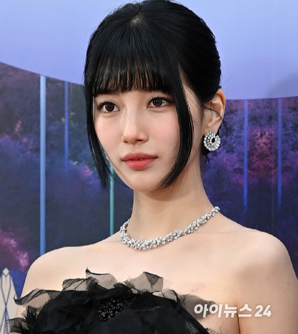 배우 수지가 28일 오후 인천 파라다이스시티에서 열린 제59회 백상예술대상 레드카펫에서 포즈를 취하고 있다. [사진=아이뉴스 포토DB]