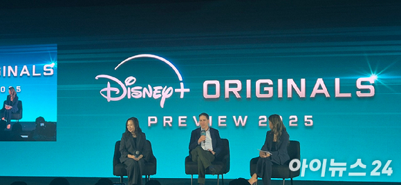 캐롤 초이 월트디즈니 아태지역 전략 총괄과 에릭 슈라이어 월트디즈니 글로벌 전략 사장(왼쪽부터). [사진=서효빈 기자]