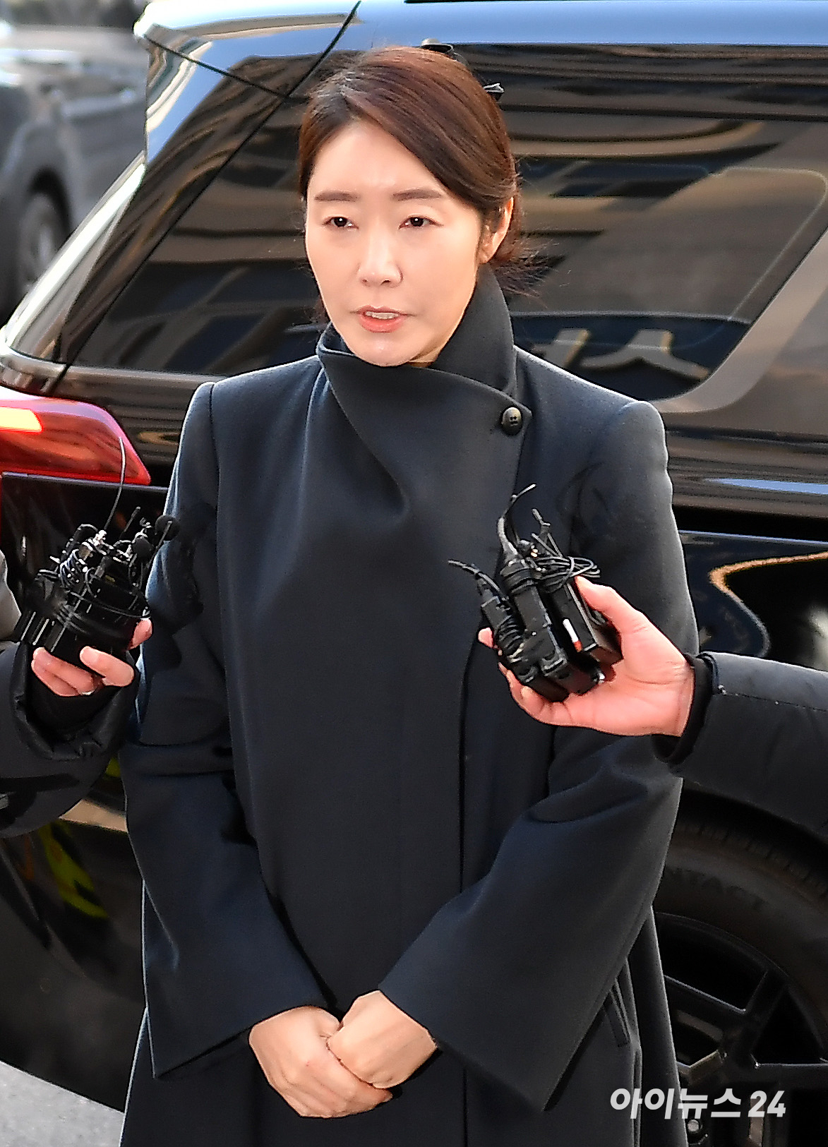 김경 서울시의원의 공천 대가로 1억원을 받았다는 의혹을 받고 있는 강선우 무소속 의원이 20일 서울 마포구 서울경찰청 공공범죄수사대로 출석하고 있다. [사진=곽영래 기자]